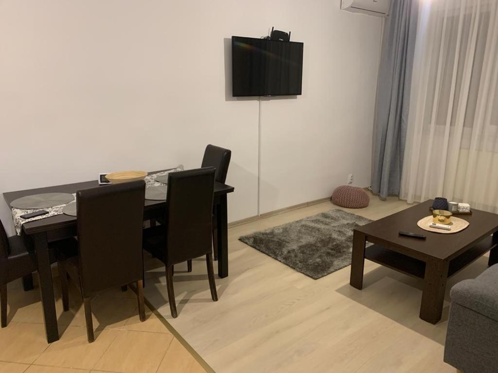 Confort Apartment Medias Exterior photo